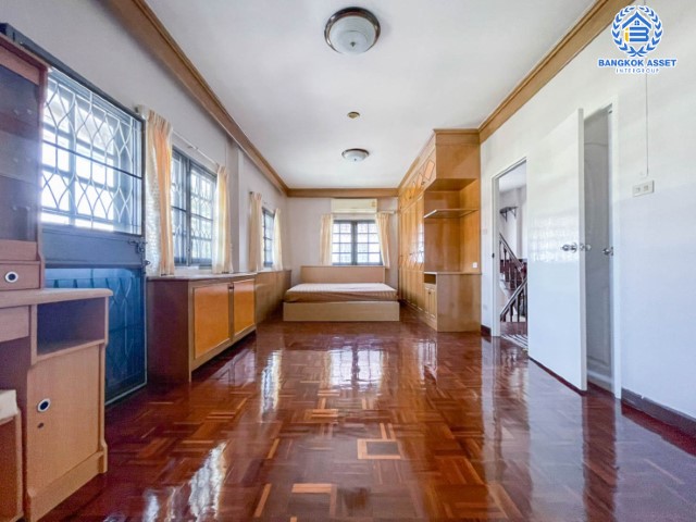 *****บ้านเดี่ยวมือสองย่านนนทบุรี ม. ศราวัณวิลล์ แจ้งวัฒนะ บนเนื้อที่ 54 ตร.ว. ฟังก์ชัน 4 ห้องนอน 3 ห้องน้ำ 3 ที่จอดรถ บ้านรีโนเวทใหม่ สภาพสวยพร้อมอยู่ แถมเครื่องปรับอากาศ บนทำเลเชื่อมต่อทุกการเดินทาง ใกล้รถไฟฟ้าสายสีชมพู "สถานีแจ้งวัฒนะ-ปากเกร็ด" และทางด่วน "ศรีรัช"